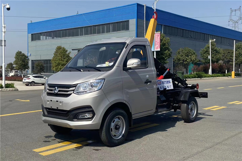 國六長安汽油藍(lán)牌 2-3方 勾臂垃圾車?